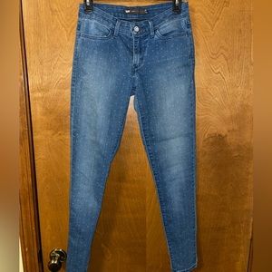 Levi’s polka dot skinny jeans / jegging / legging. Size 2/26.